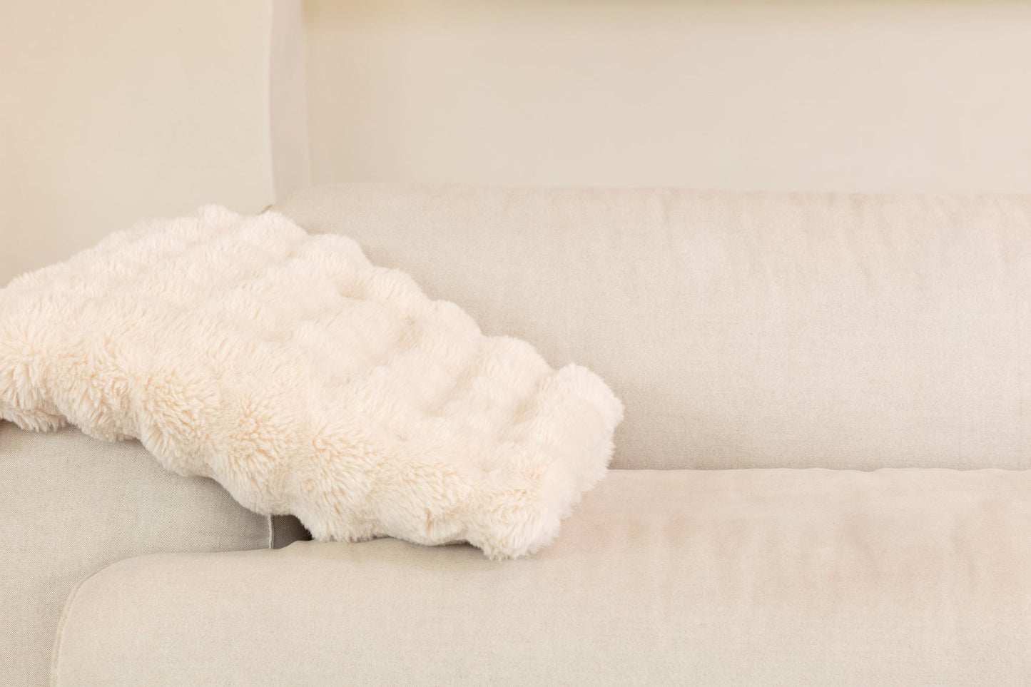 Reversible Double-Sided Fleece Blanket – Ultra Soft & Cozy