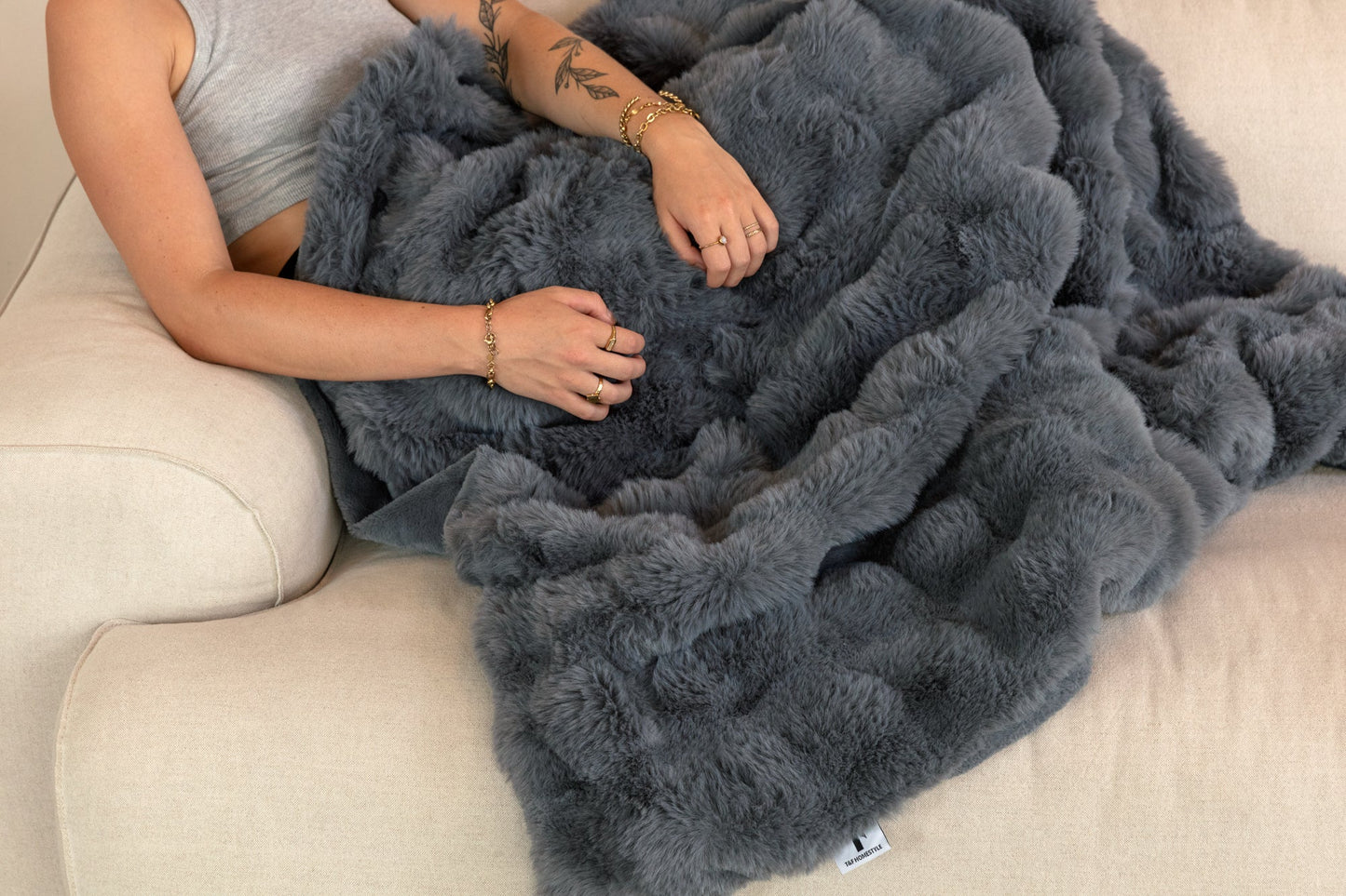 Reversible Double-Sided Fleece Blanket – Ultra Soft & Cozy